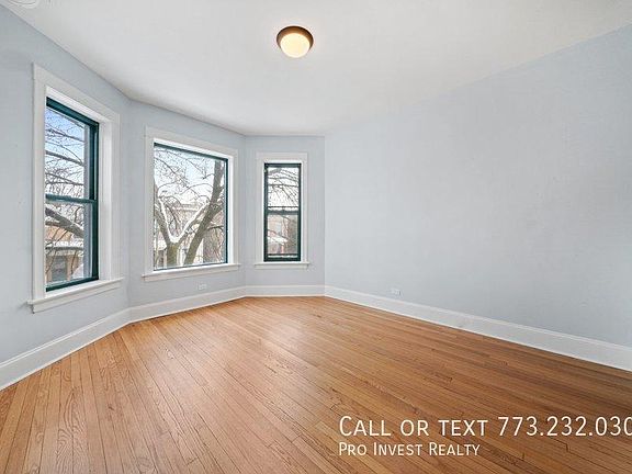 5th image of 2642 N Sacramento Ave #2