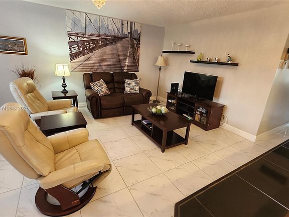 5th image of 2009 Ventnor Dr #2009-G