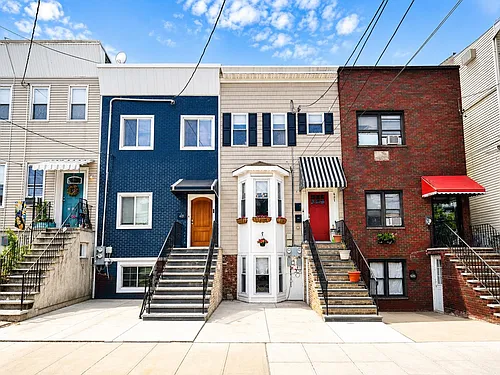 421 7th St Photo 1