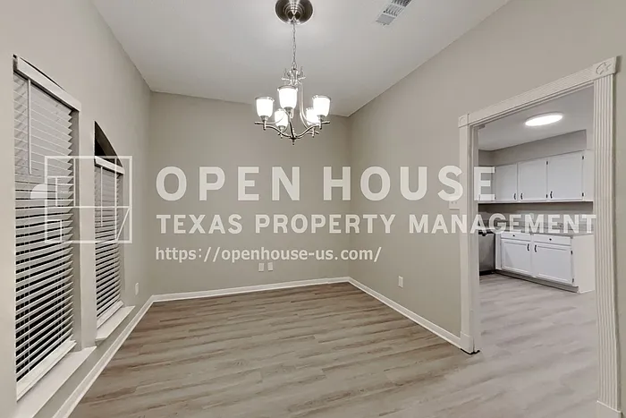 1052 Fairview Dr — Photo 9