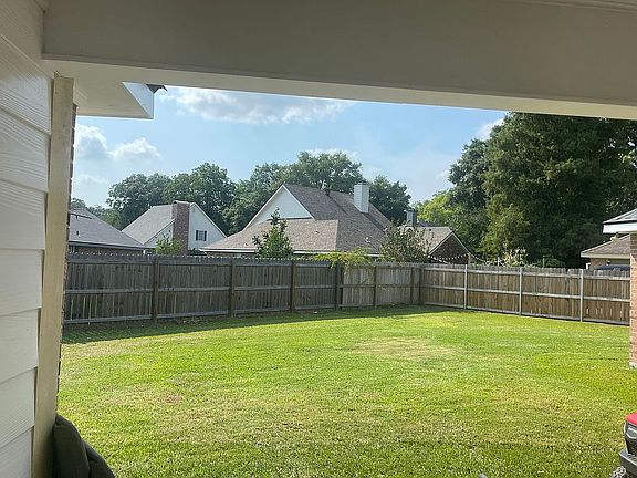 3rd image of 115 Greenside Ct