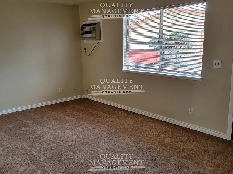 121 W Louisiana Ave — Photo 3