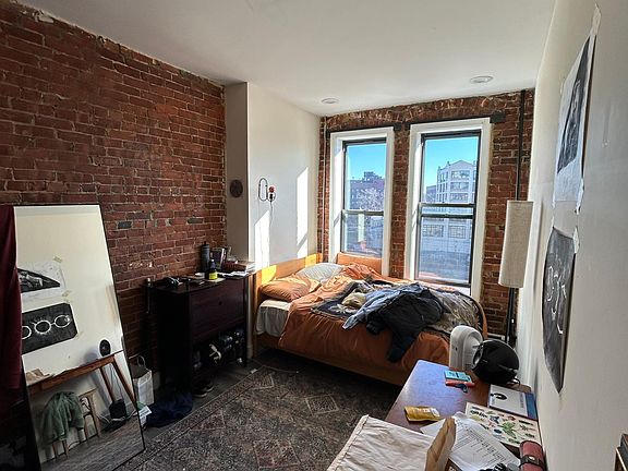 4th image of 19 Cortes St