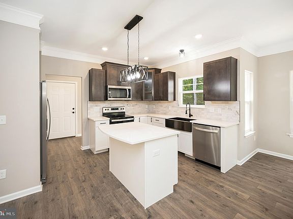 5th image of 10914 Thiel Ct