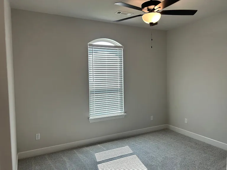 2413 Salmon St — Photo 23
