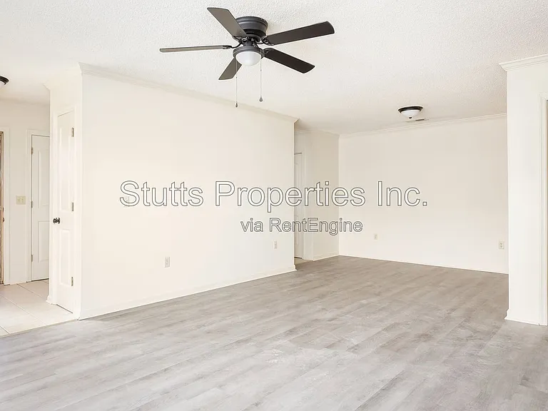 Creekside Apartments — Photo 34