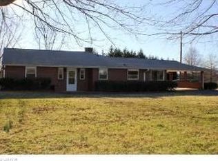 414 Oak Summit Rd, Winston Salem, NC 27105