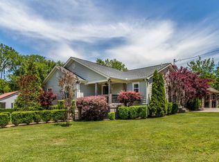 700 Royal Oaks Dr, Columbia, TN 38401