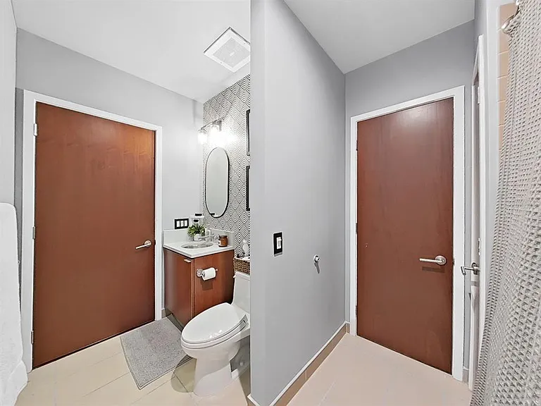 111 N 12th St #1810 — Photo 24