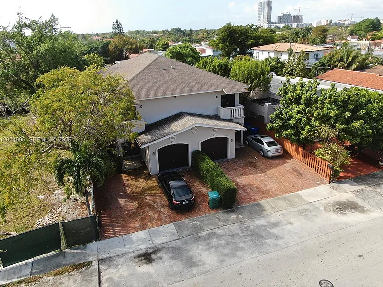 3268 SW 25th Ter #1A — Photo 13