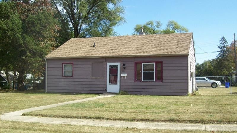 1st image of 927 N Sunset Ave