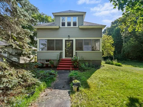32 Carlisle St, Chelmsford, MA 01824