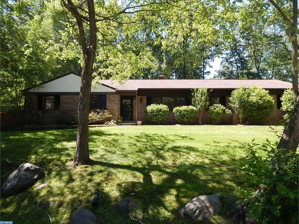 1st image of 390 Camp Hill Rd