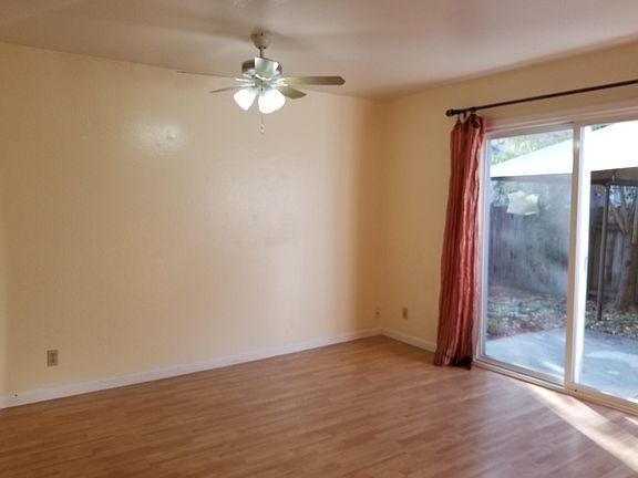 3rd image of 914 Suntree Ct