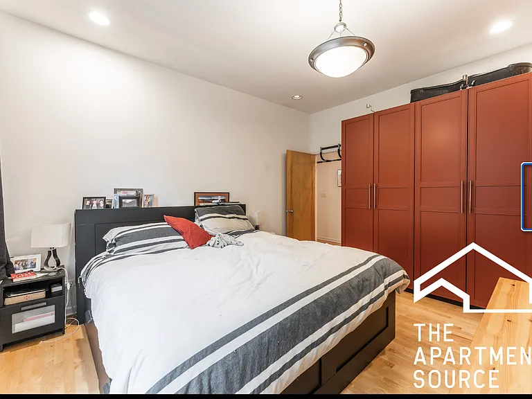 1409 N Wicker Park Ave — Photo 8