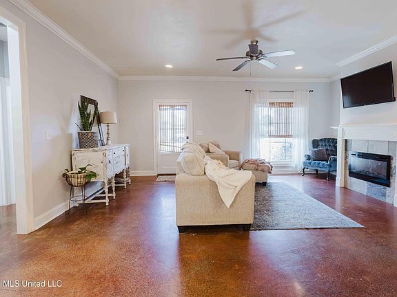5th image of 212 Bream Pond Ln