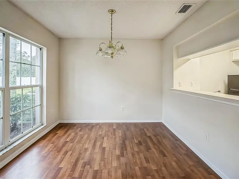 523 Kensington Lake Cir — Photo 5