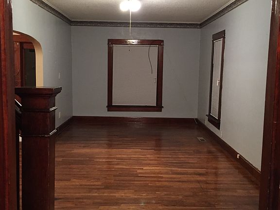 4th image of 1501 N Elm St
