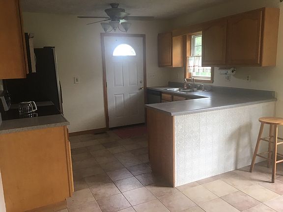 2nd image of 122 Sara Ln