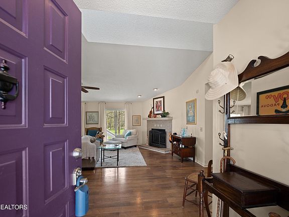 3rd image of 454 Lakeview Dr