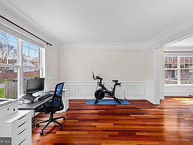 5th image of 3813 Lawrence Ave