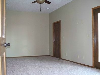 3rd image of 829 E High St
