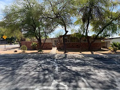 1345 E Rose Ln — exterior photo