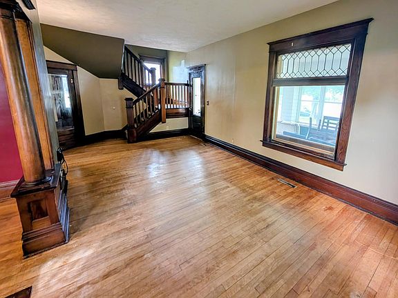 5th image of 403 W Main St