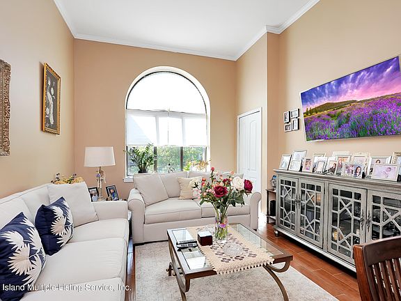 3rd image of 120 Wellington Ct APT 4G