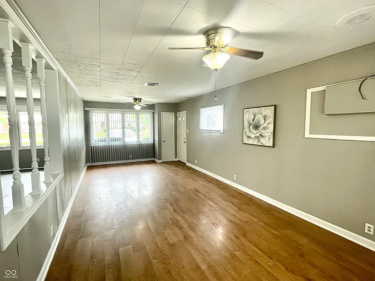110 N Tyrone Dr — Photo 8