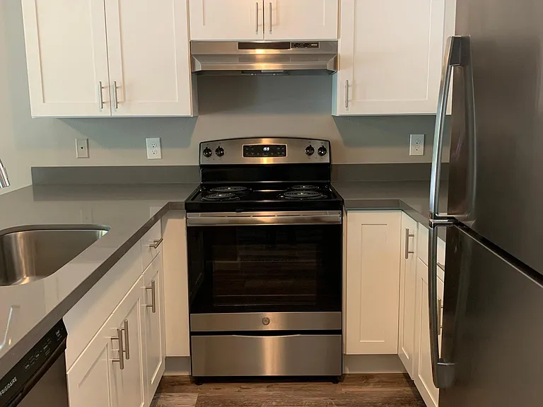 330 Maple Ave — Photo 1