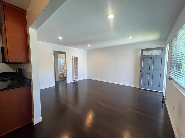 214 Avery Ln #6 — Photo 5
