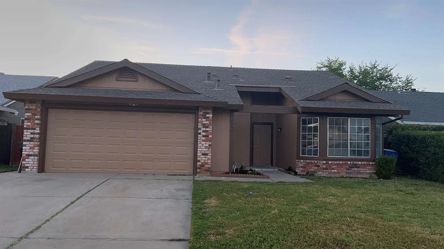4059 De La Vina Way photo 1