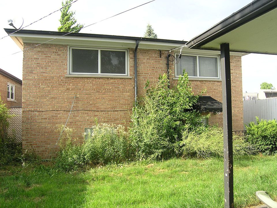 2nd image of 613 Memorial Dr #1