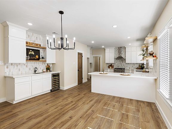 5th image of 908 Key St