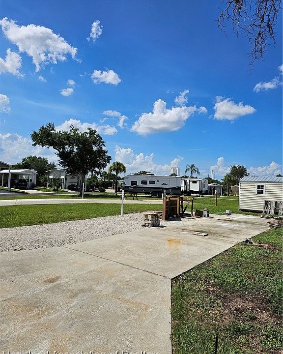 2nd image of 3 Oak Ridge Cir