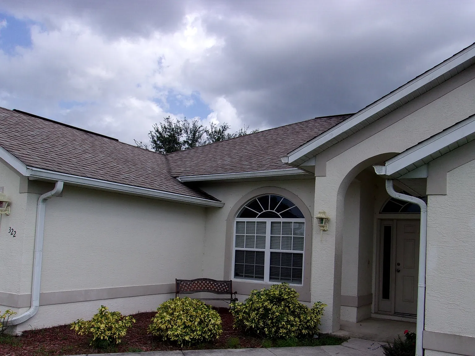 4 bed, 2.0 bath, 2366 sqft, $2,075 — Photo 2