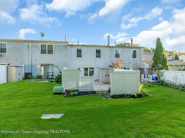 4 Lisa Ct — Photo 21