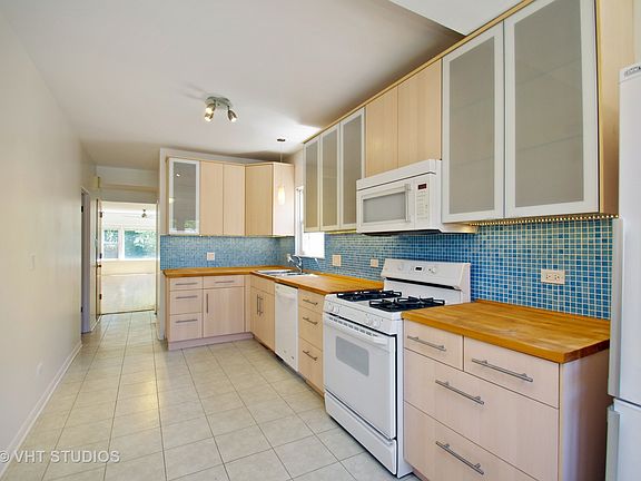 4th image of 3834 N Hermitage Ave #2