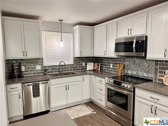 5th image of 912 Roberts St