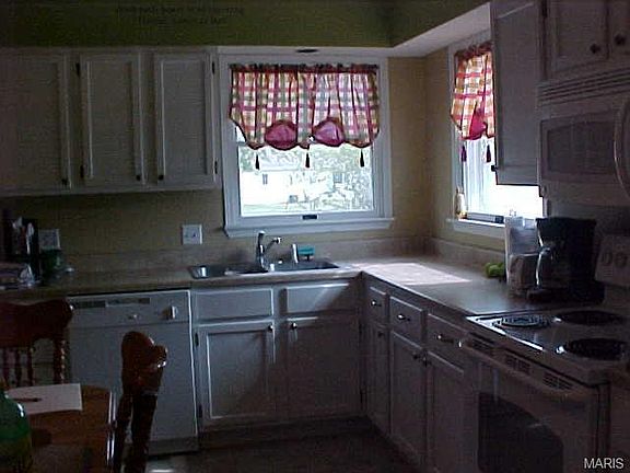 3rd image of 821 W Jackson Ave