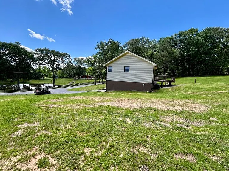 1719 Reed Rd — Photo 6