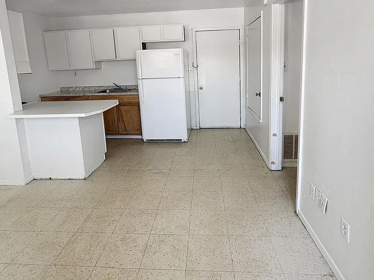 2315 N Jefferson St — Photo 2