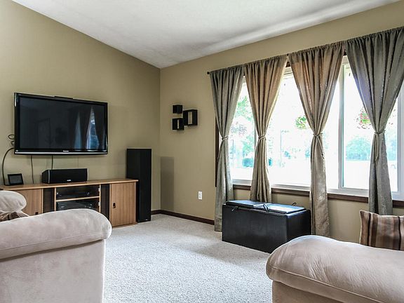 2nd image of 6126 Meadows Ct NE