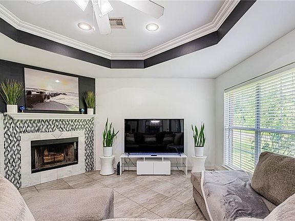 3rd image of 717 Magnolia Ave