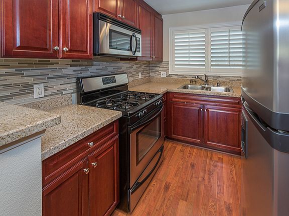 4th image of 5530 Owensmouth Ave APT 231