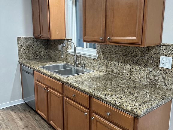 4th image of 1362 Lagan Ave