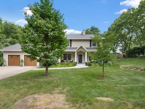 3455 Montgomerie Ave, Deephaven, MN 55391