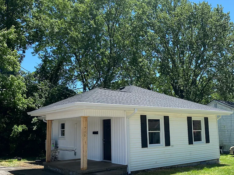 710 Riverview Dr — Photo 1