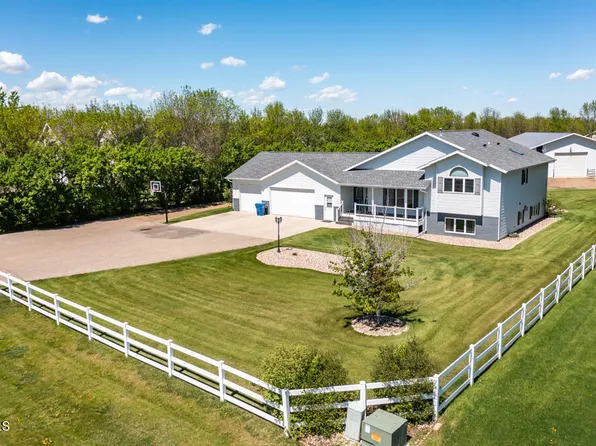 2123 Arabian Dr N, Mandan, ND 58554